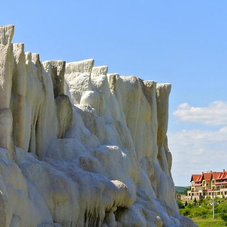F&M Apartman Egerszalók Екстериор снимка