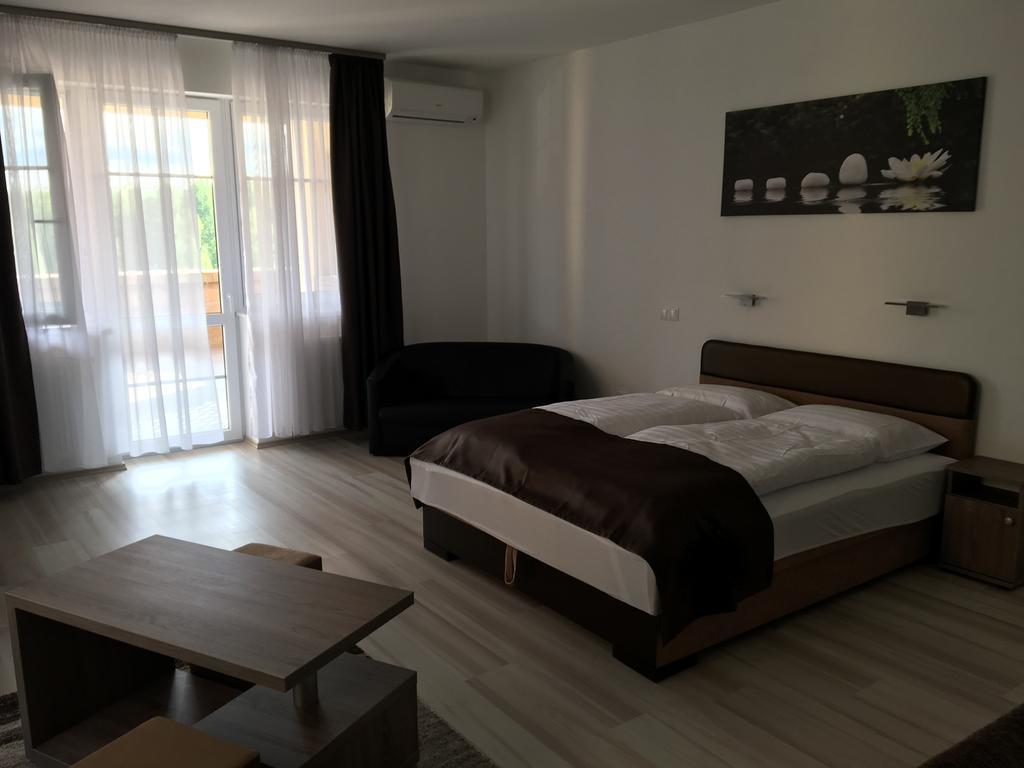 F&M Apartman Egerszalók Екстериор снимка