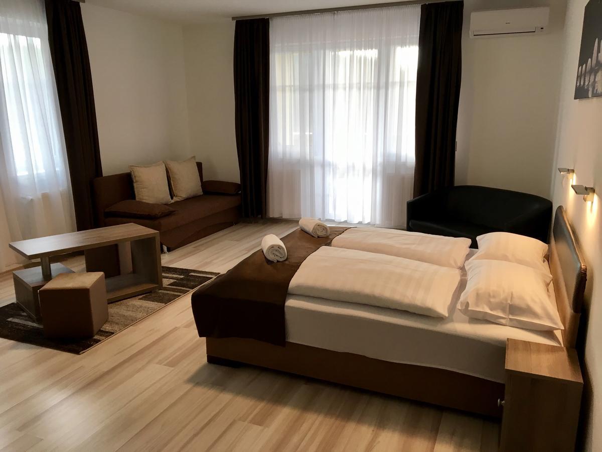 F&M Apartman Egerszalók Екстериор снимка