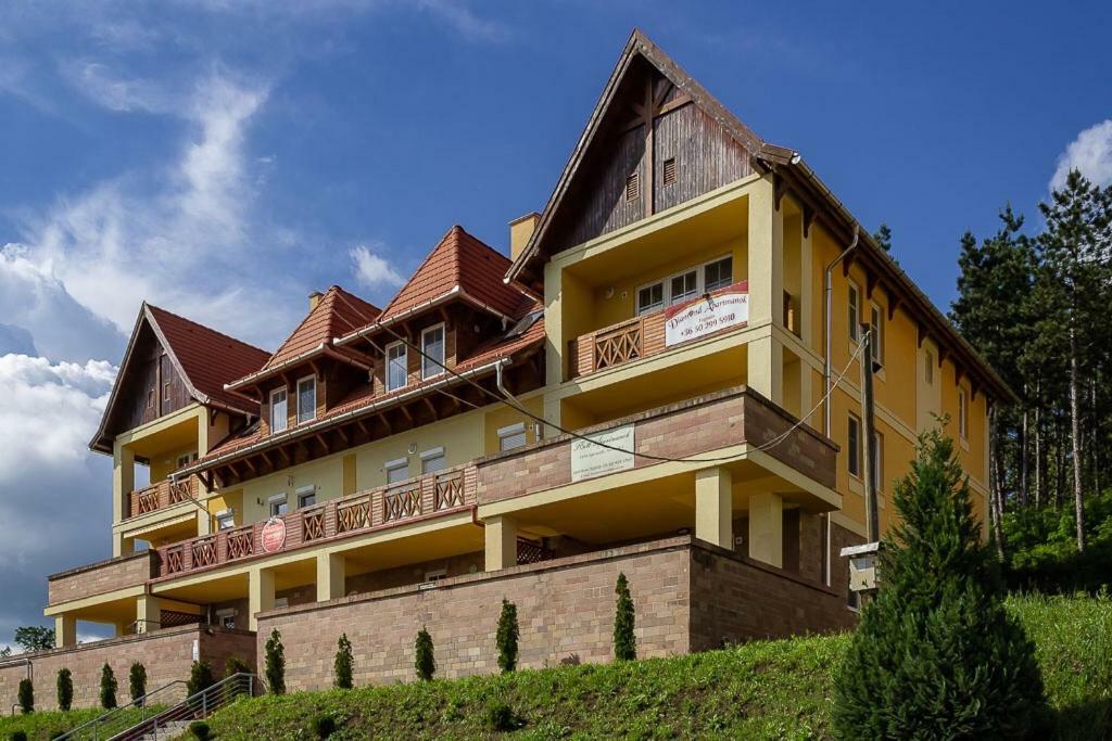 F&M Apartman Egerszalók Екстериор снимка